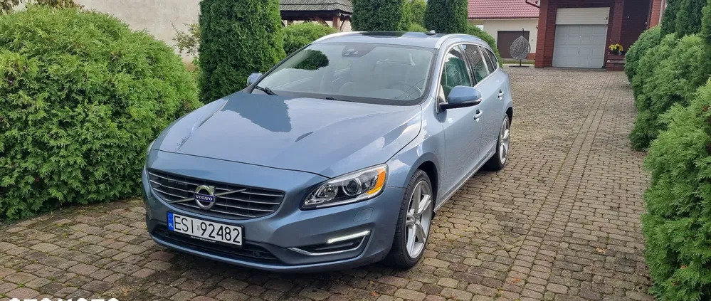 sieradz Volvo V60 cena 74900 przebieg: 65000, rok produkcji 2017 z Sieradz